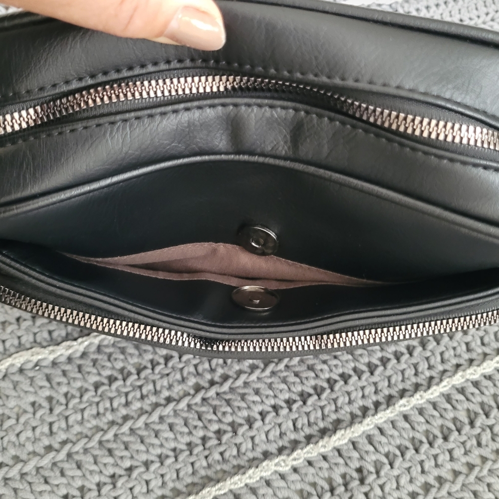 Black NWOT Vegan Leather Camera Bag Large With Wallet - Picture 8 of 16